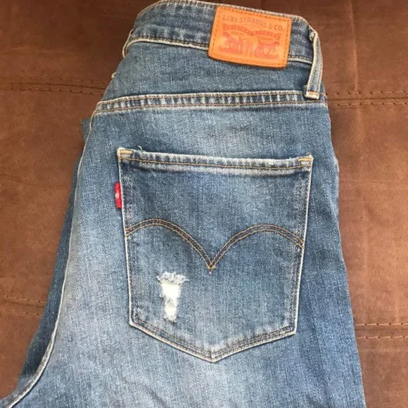 High Rise Levis Jeans - Picture 6 of 6